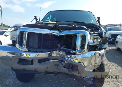 2000 Ford Excursion Limited z USA, uszkodzony, nr VIN 1FMNU43S0YED77761